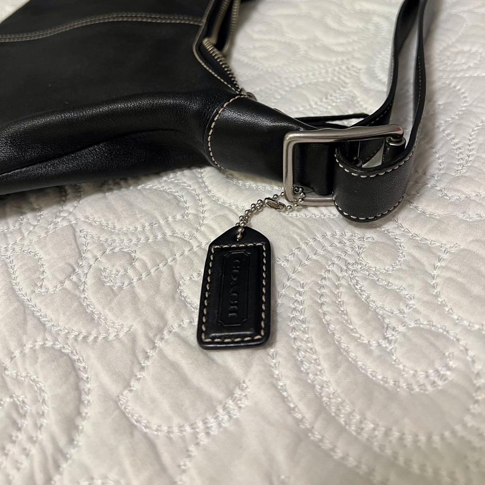 Woman’s black bag - Picture 6 of 7